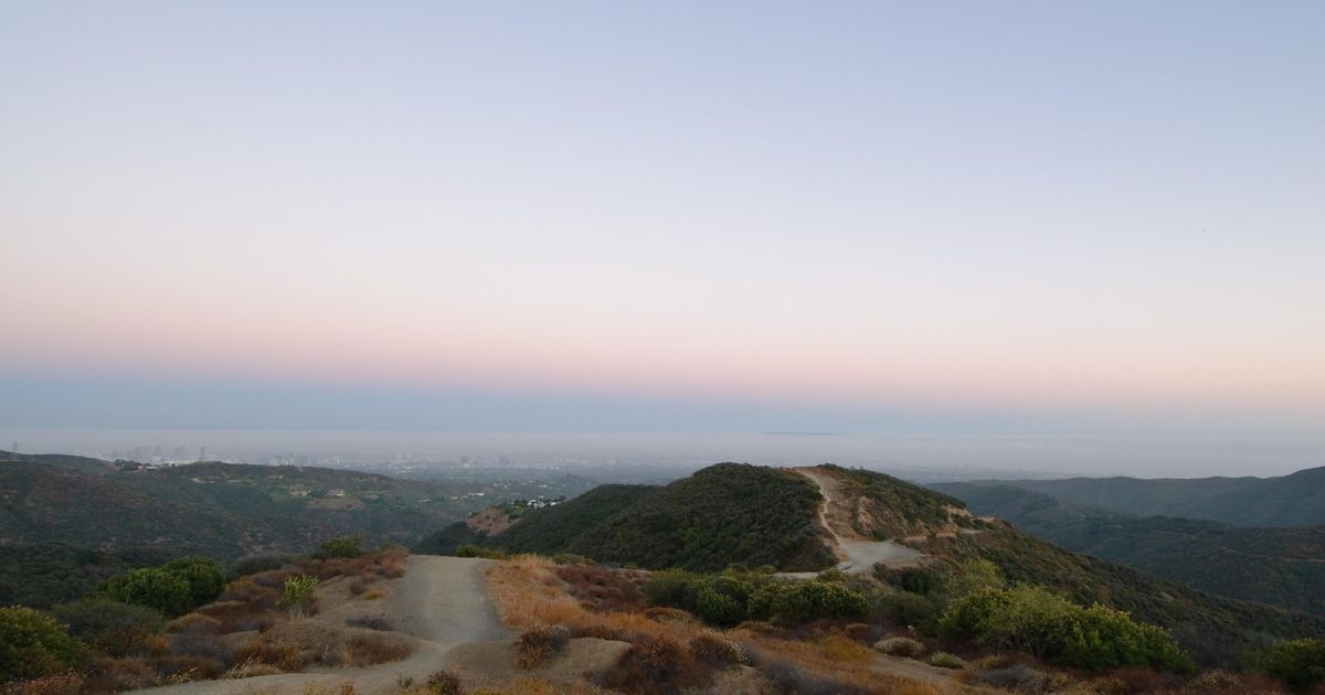 Mandeville Canyon hiking trails